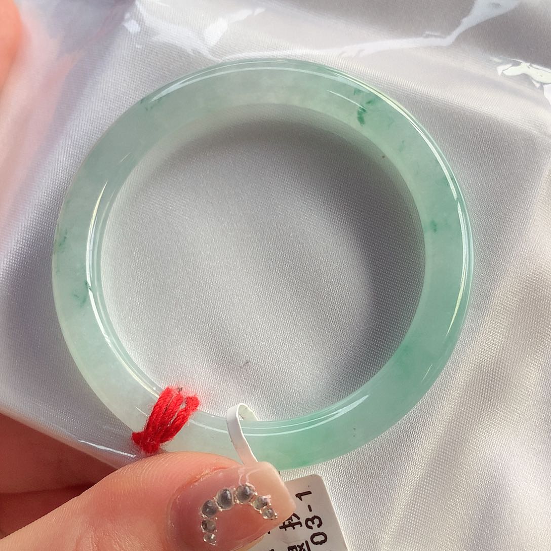 翡翠手镯未镶嵌天然翡翠50-52小细条飘绿花