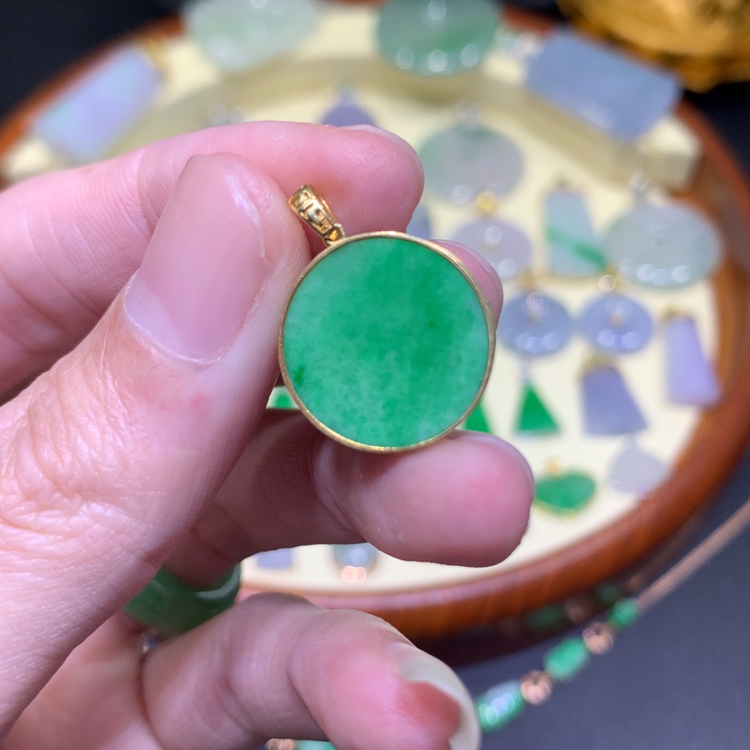 翡翠吊坠(不含链)18K金镶嵌