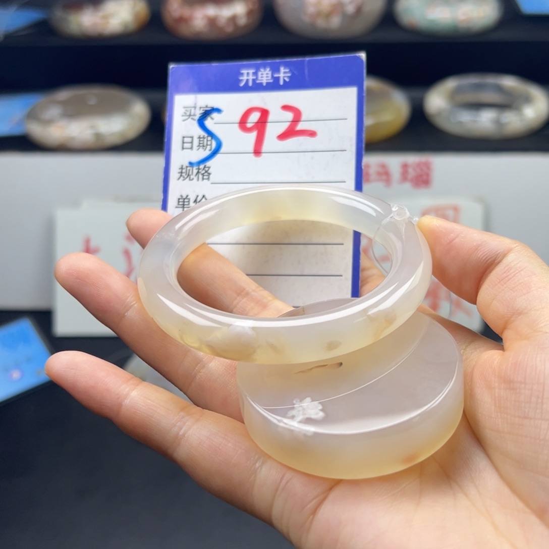 石英质玉手镯未镶嵌
