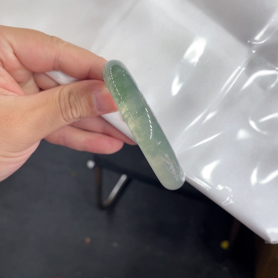 翡翠未镶嵌手镯58半山水