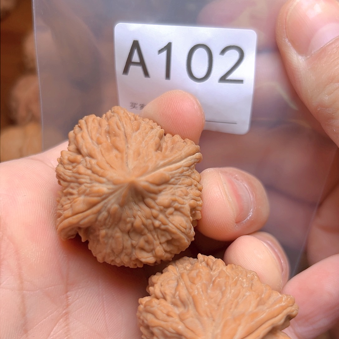 文玩核桃吊坠40免大沽石