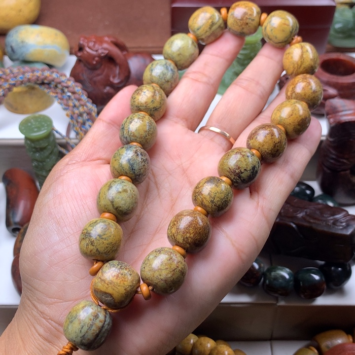 岫岩河磨玉（透闪石质玉）手链未镶嵌