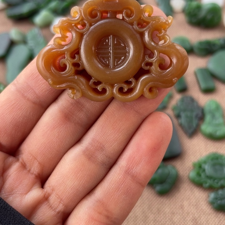 和田玉未镶嵌颈饰