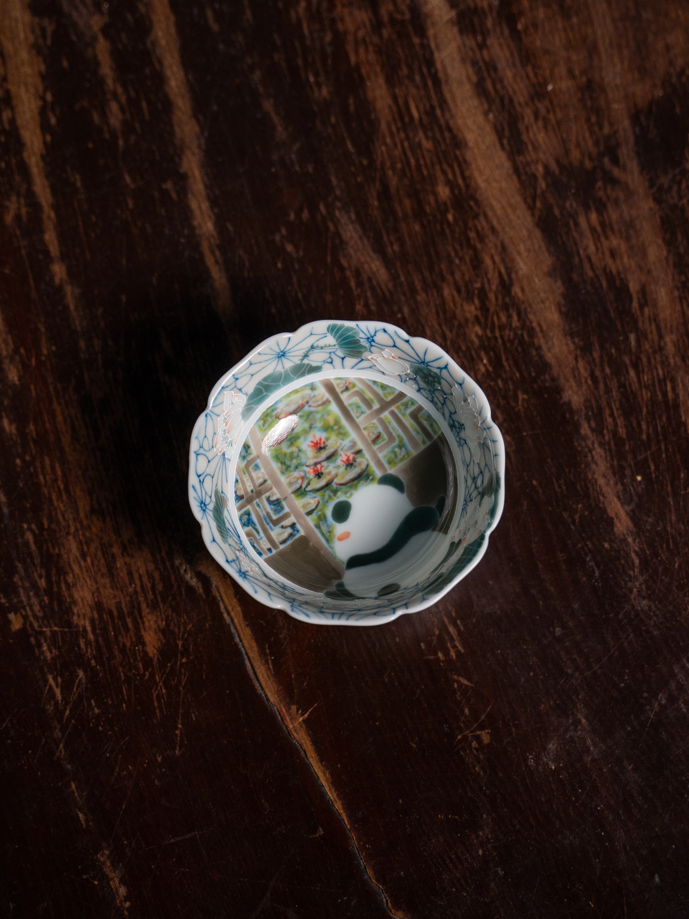 鱼几岁 | 青花爬窗熊猫荷花花口小杯