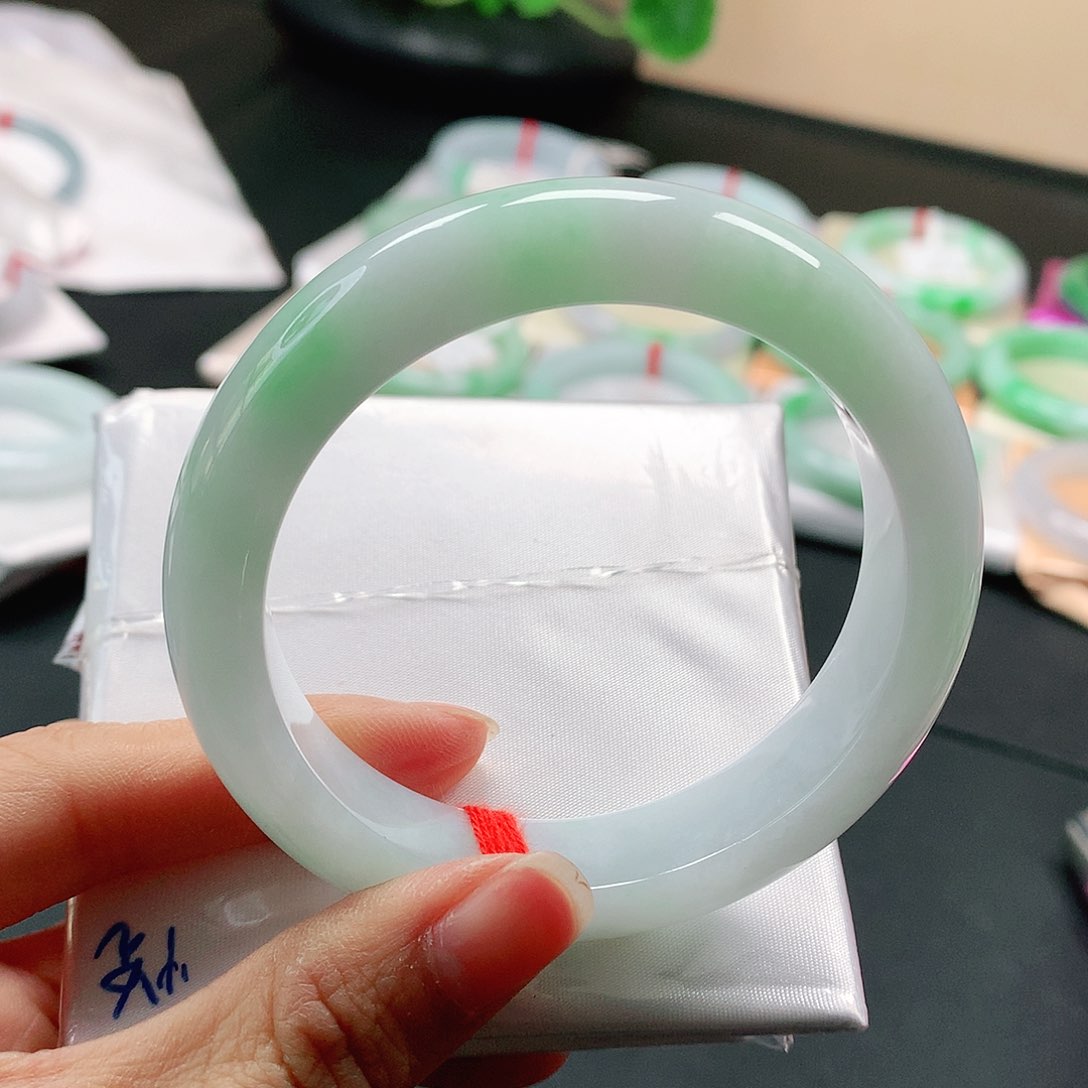 翡翠手镯未镶嵌天然翡翠手镯55