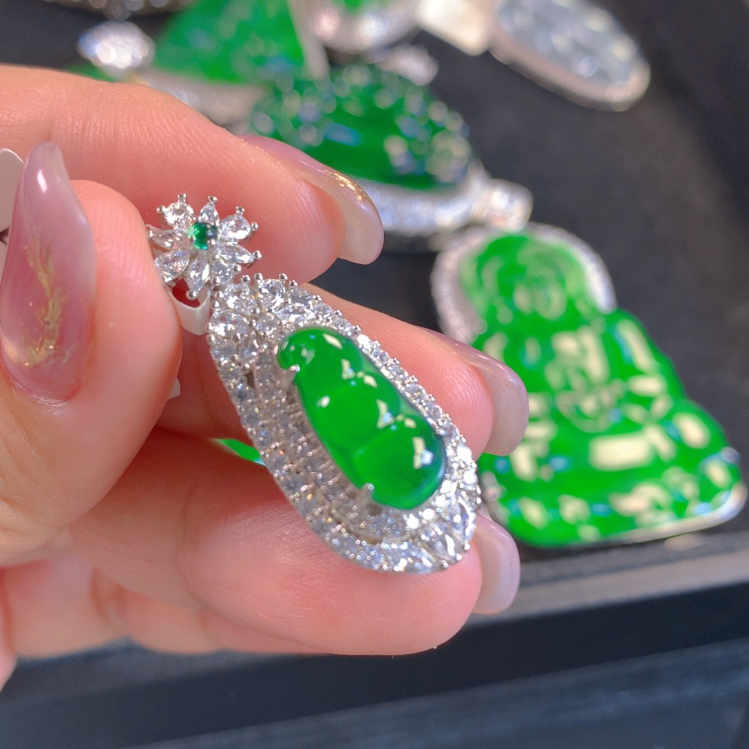 翡翠颈饰未镶嵌翡翠