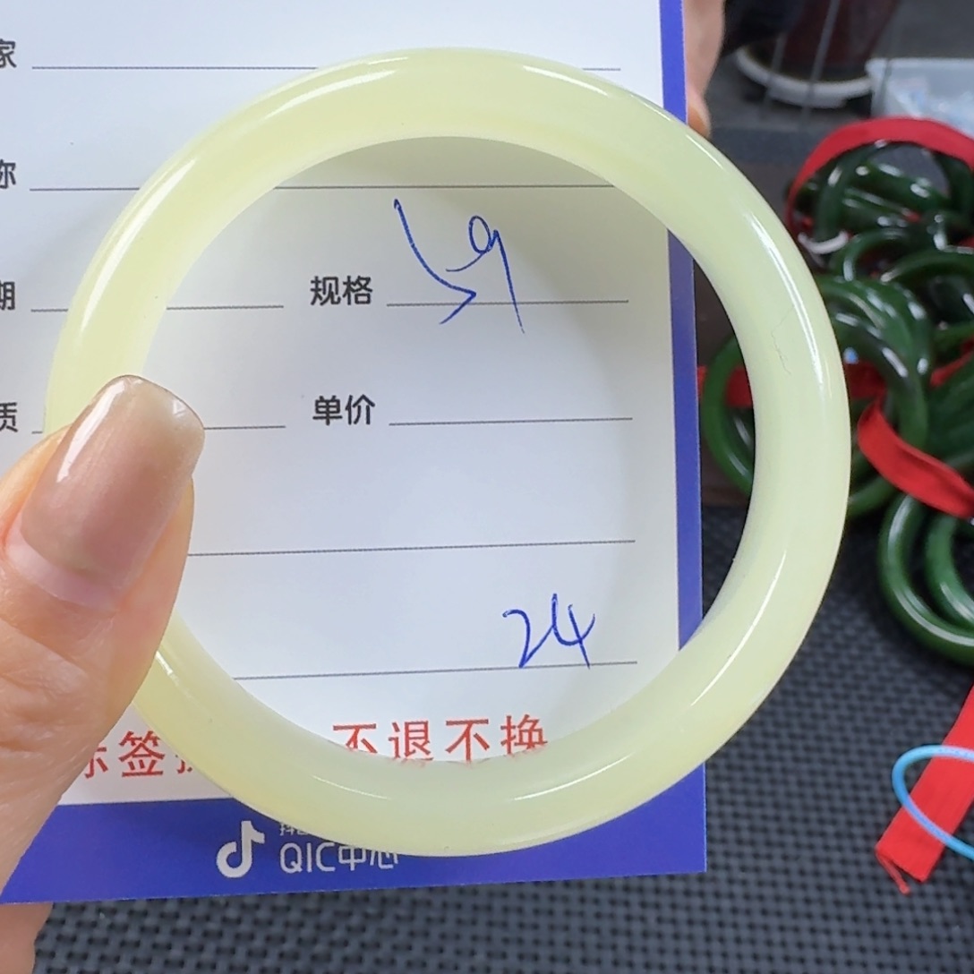 未镶嵌手镯石英质玉