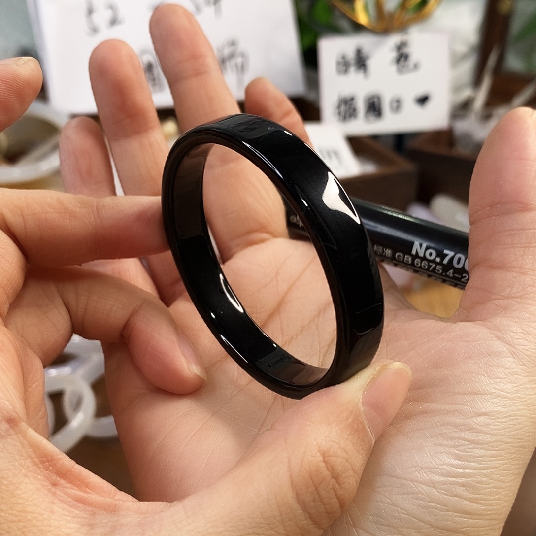 玛瑙/玉髓未镶嵌手镯C307。 50.8圈。瑕