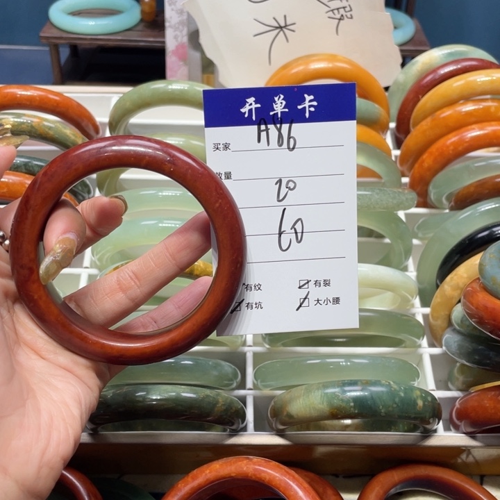 蛇纹石玉手镯未镶嵌零****）