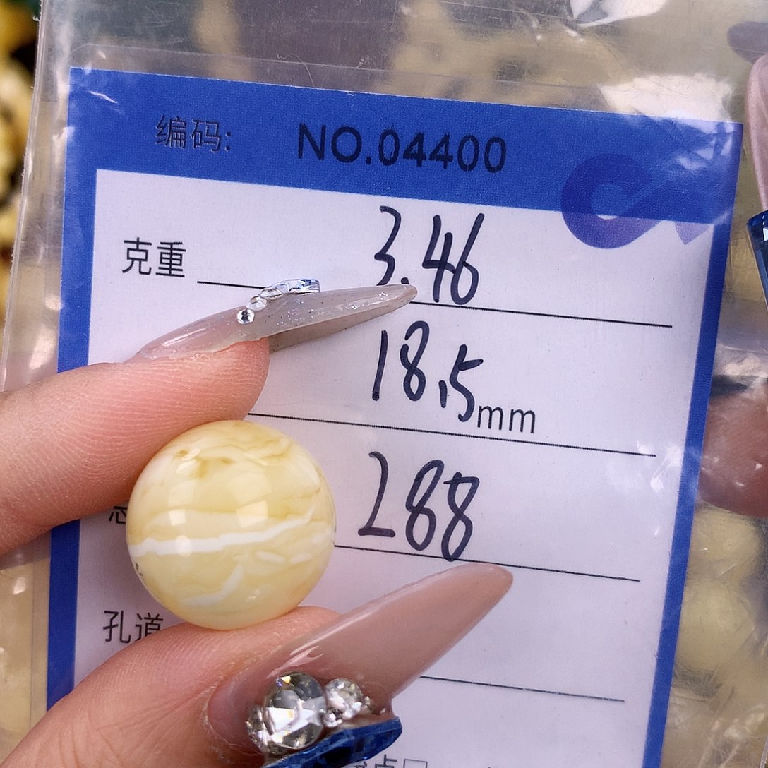 蜜蜡未镶嵌珠宝奇石