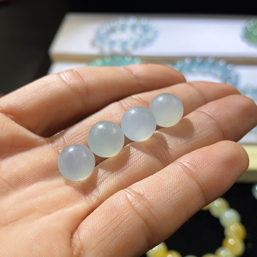3***9定制翡翠未镶嵌翡翠珠子4颗