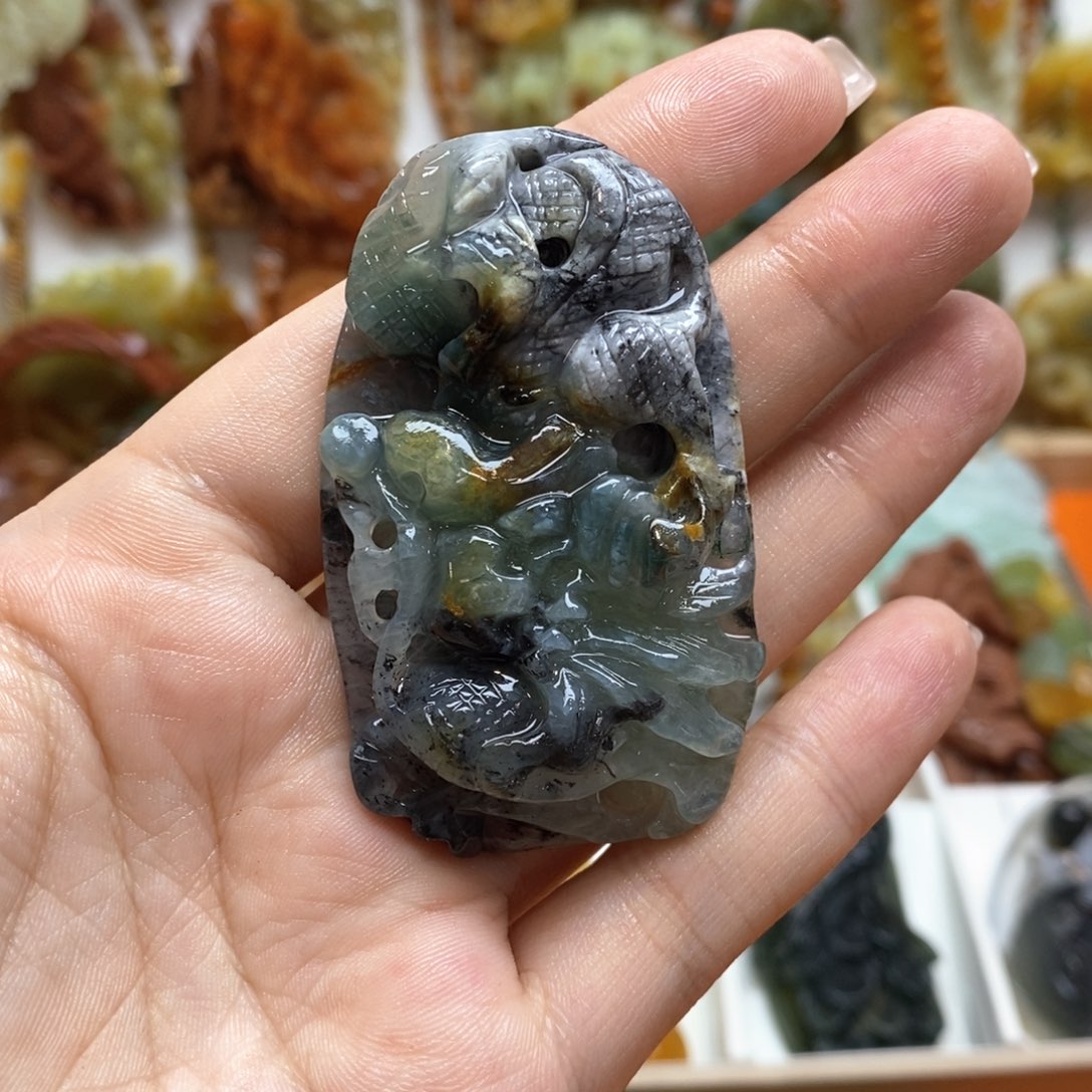 蛇纹石玉颈饰未镶嵌