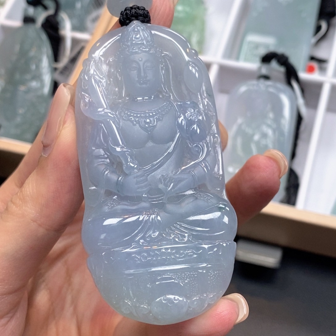 翡翠颈饰未镶嵌谢*人翡翠