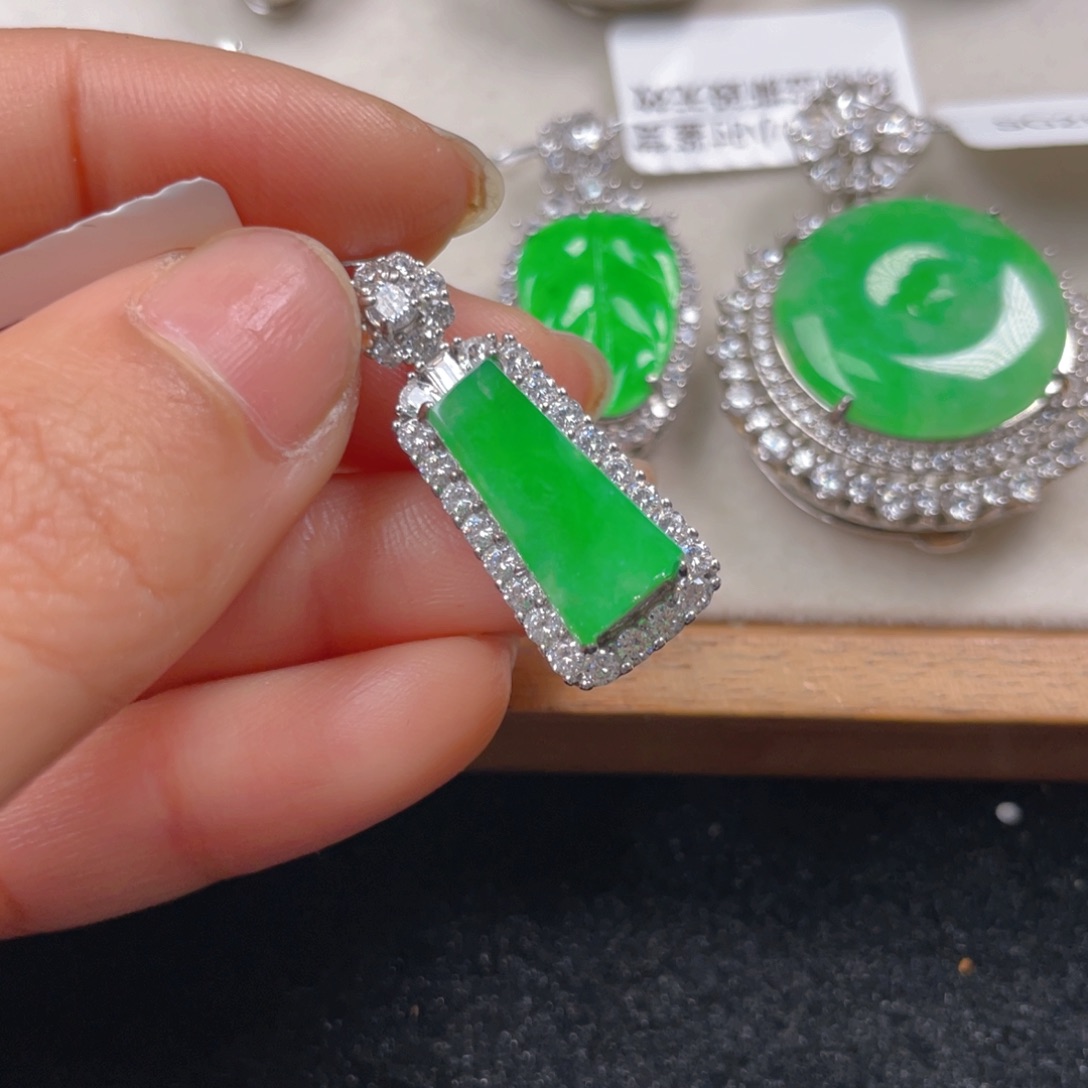 翡翠颈饰银S925镶嵌翡翠