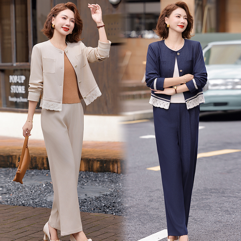 妈妈秋装2025新款洋气时尚外套中老年女春秋今年流行的套装上衣服