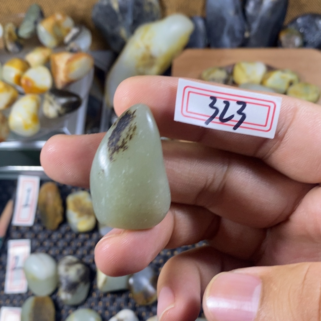 和田玉（糖玉）未镶嵌挂件