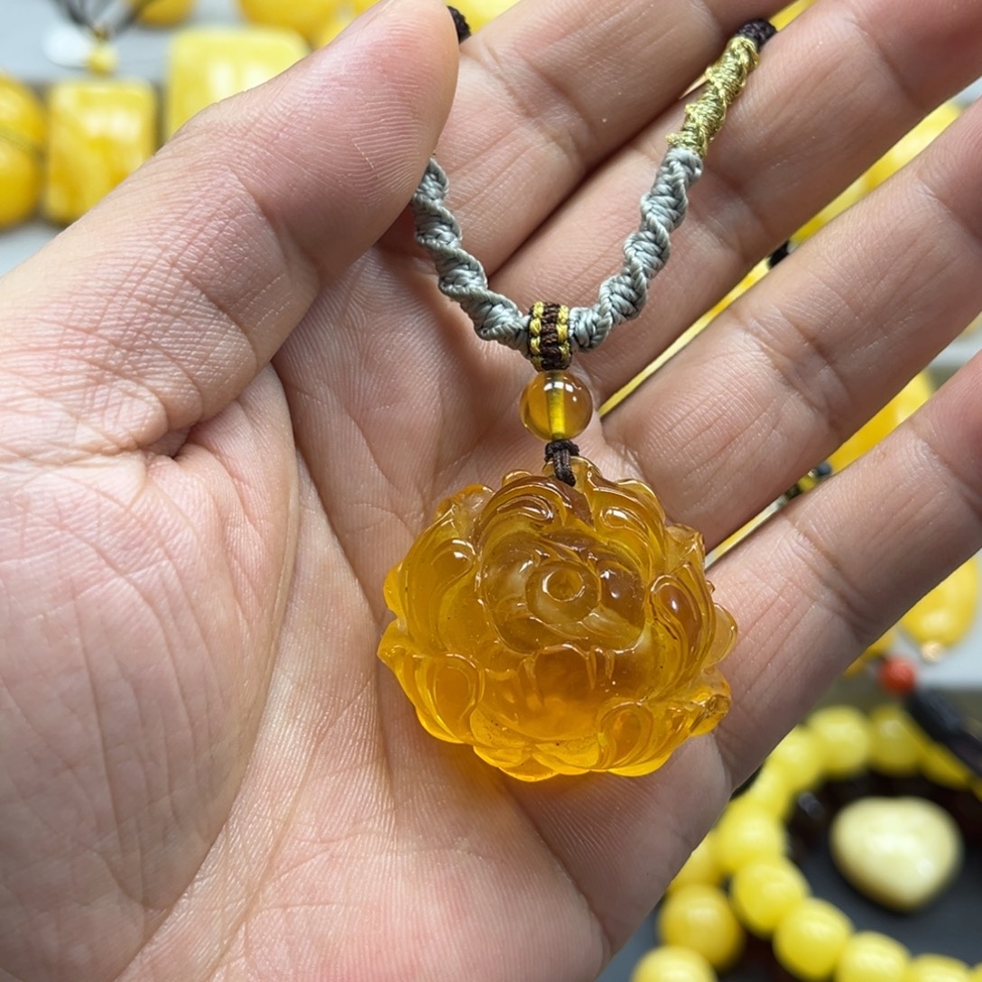 蜜蜡未镶嵌珠宝奇石