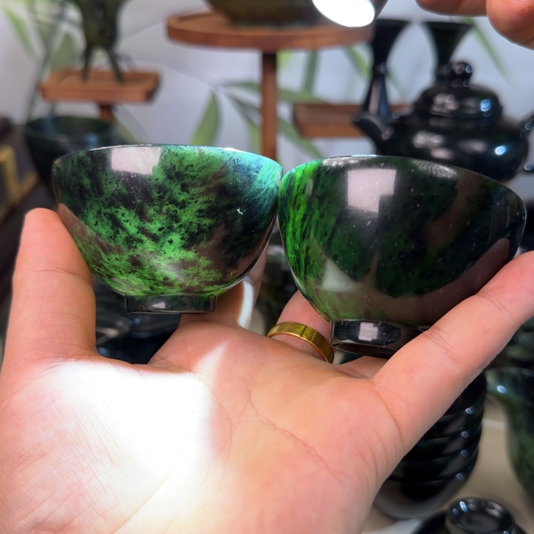 蛇纹石玉蛇纹石玉鸳鸯玉鸡心杯