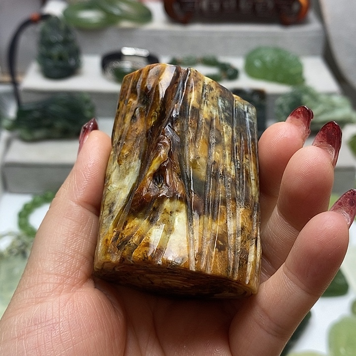 蛇纹石玉挂件未镶嵌
