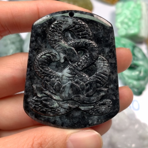 翡翠颈饰未镶嵌翡翠