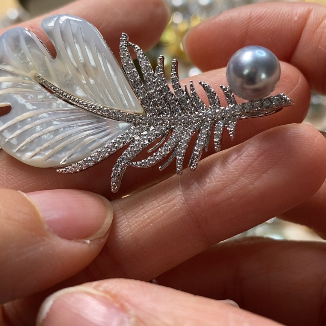 海水珍珠胸饰合金