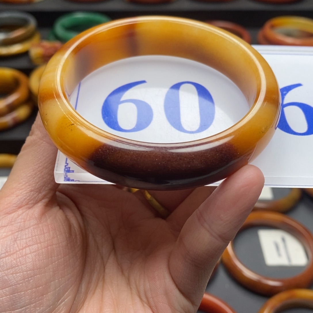 石英质玉（黄龙玉）手镯未镶嵌