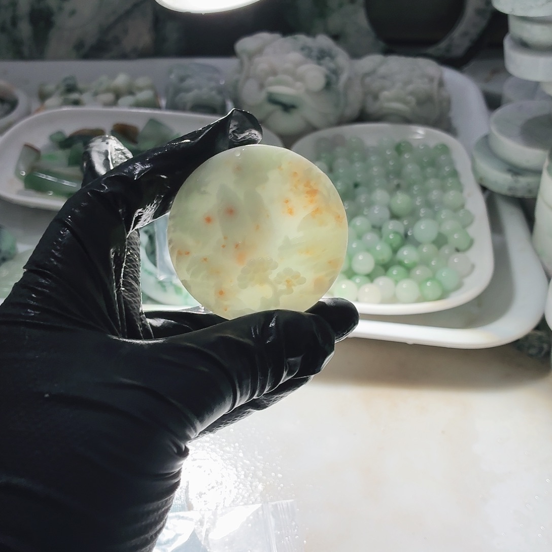 翡翠未镶嵌颈饰边角料