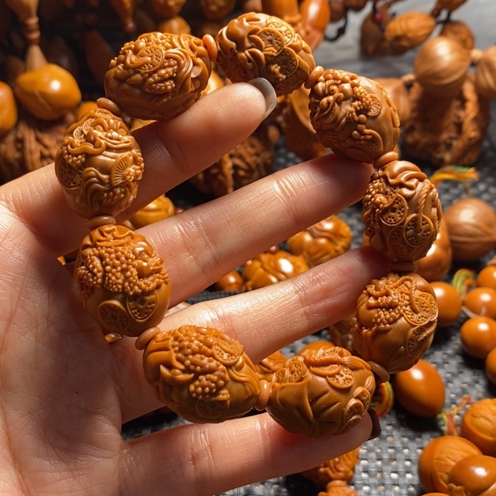 吊坠橄榄核钱袋金蟾