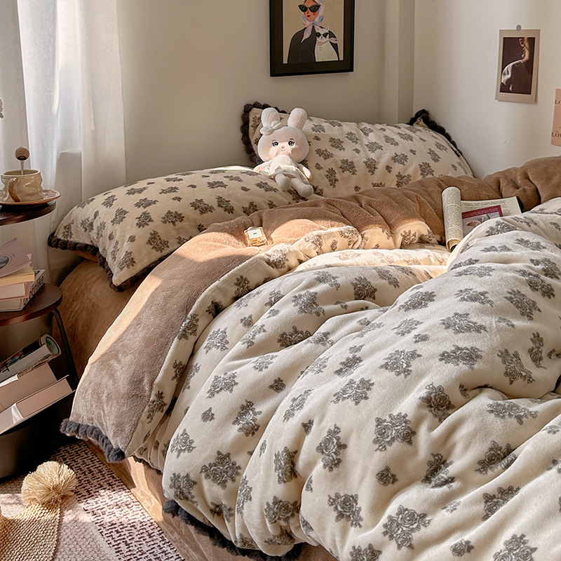 复古加厚双面牛奶绒四件套冬季碎花保暖珊瑚绒床单被套家用套件
