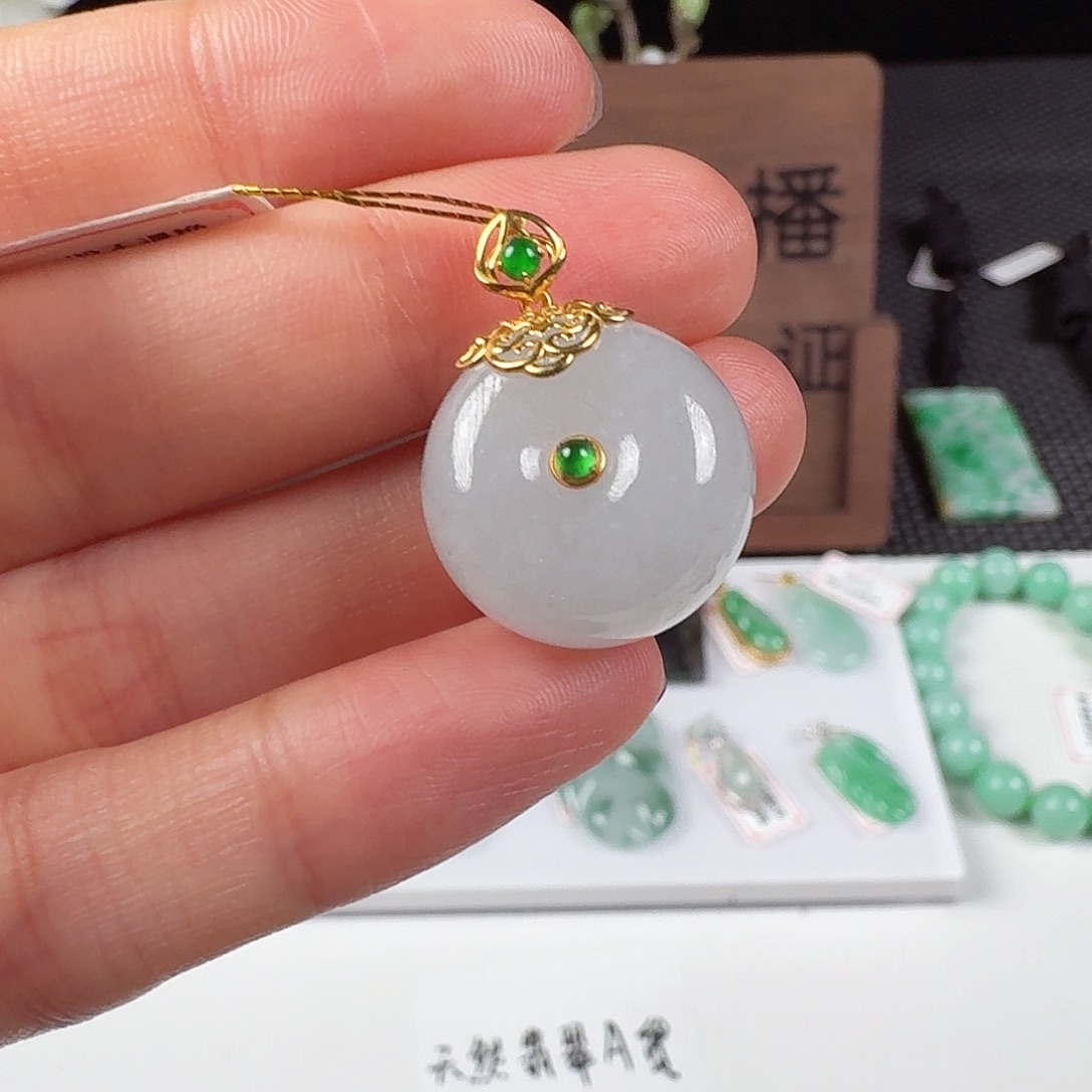 翡翠18K金镶嵌颈饰