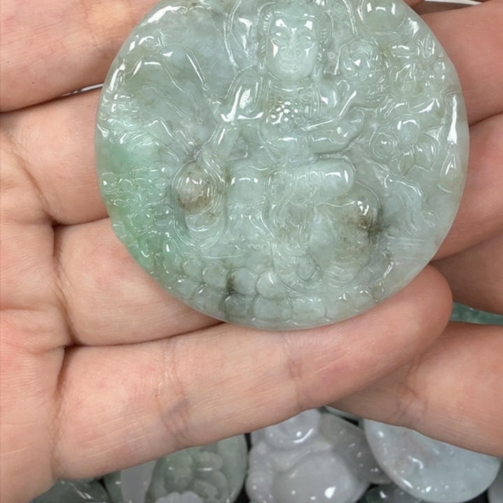 翡翠挂件未镶嵌翡翠