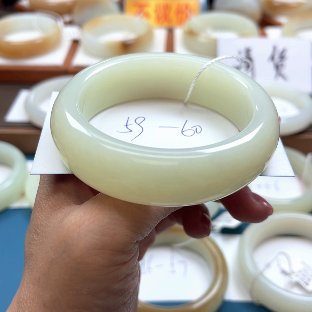 未镶嵌手镯和田玉