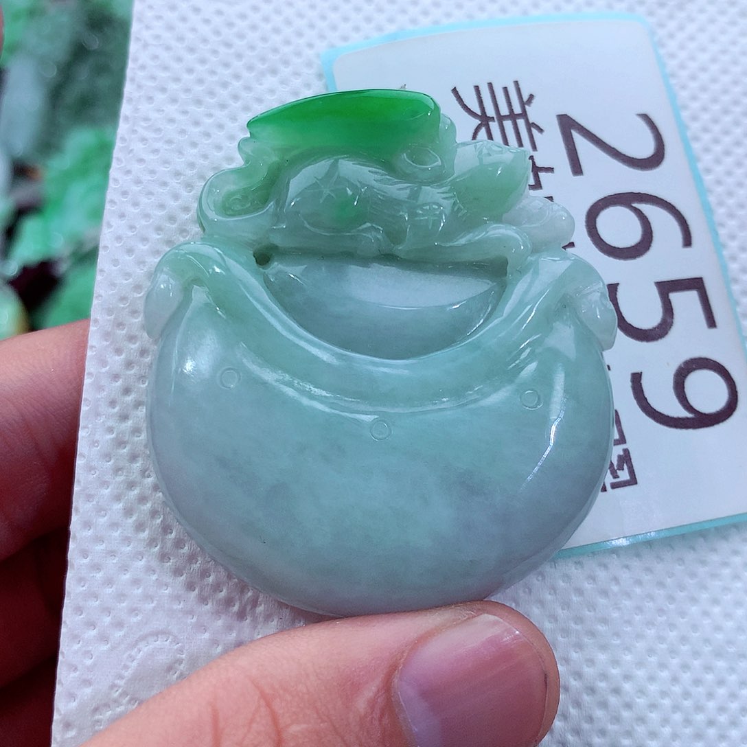 吊坠(不含链)未镶嵌翡翠