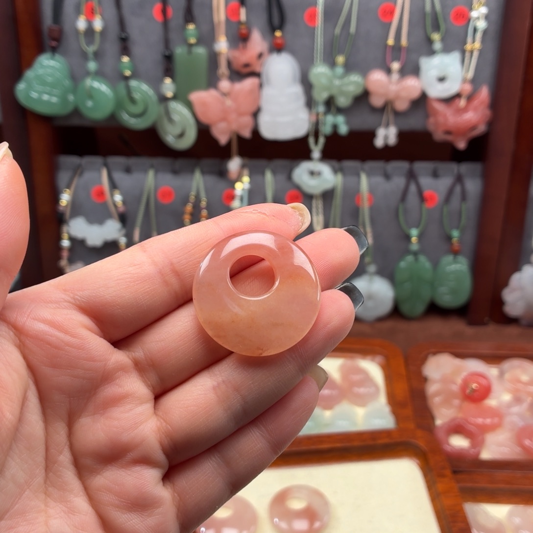 石英质玉未镶嵌颈饰