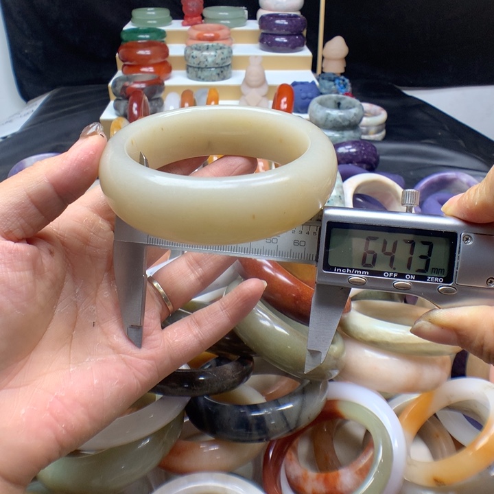 未镶嵌手镯石英质玉