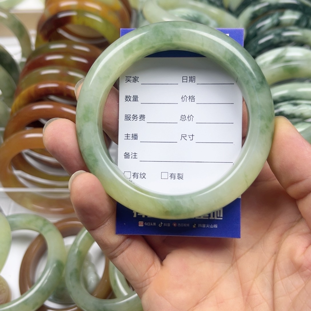 透闪石-蛇纹石玉手镯未镶嵌花*朵