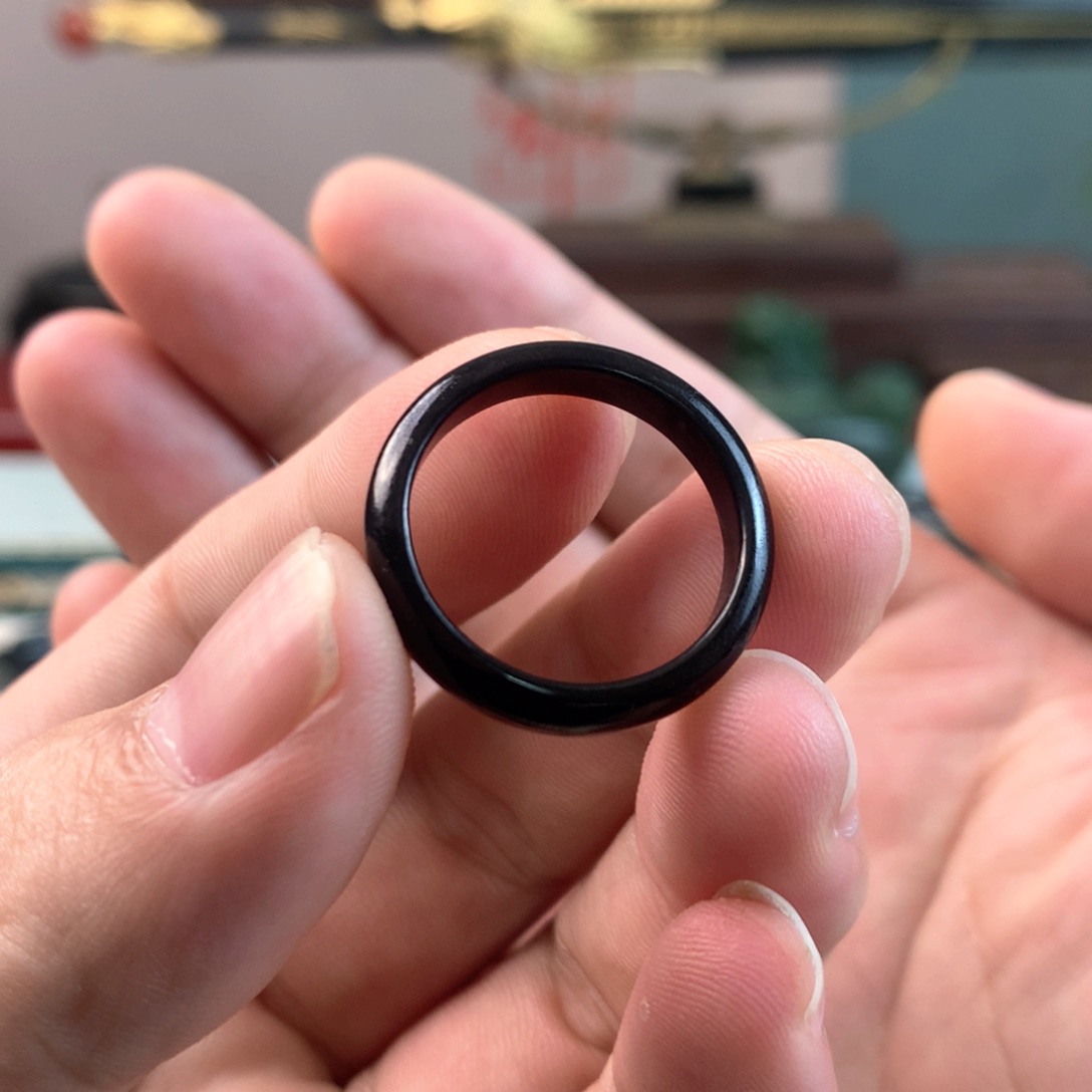 和田玉黑青指环未镶嵌