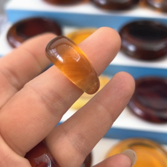 琥珀未镶嵌手镯仙**?