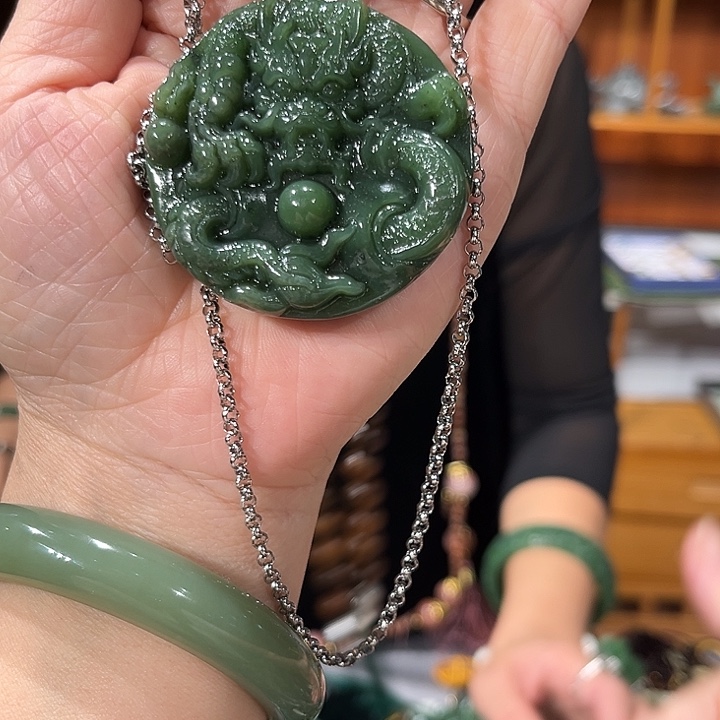 颈饰未镶嵌和田玉（糖玉）