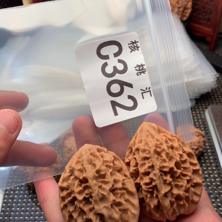 文玩核桃吊坠招财鼠