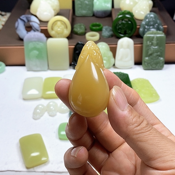 和田玉（糖玉）未镶嵌珠宝奇石