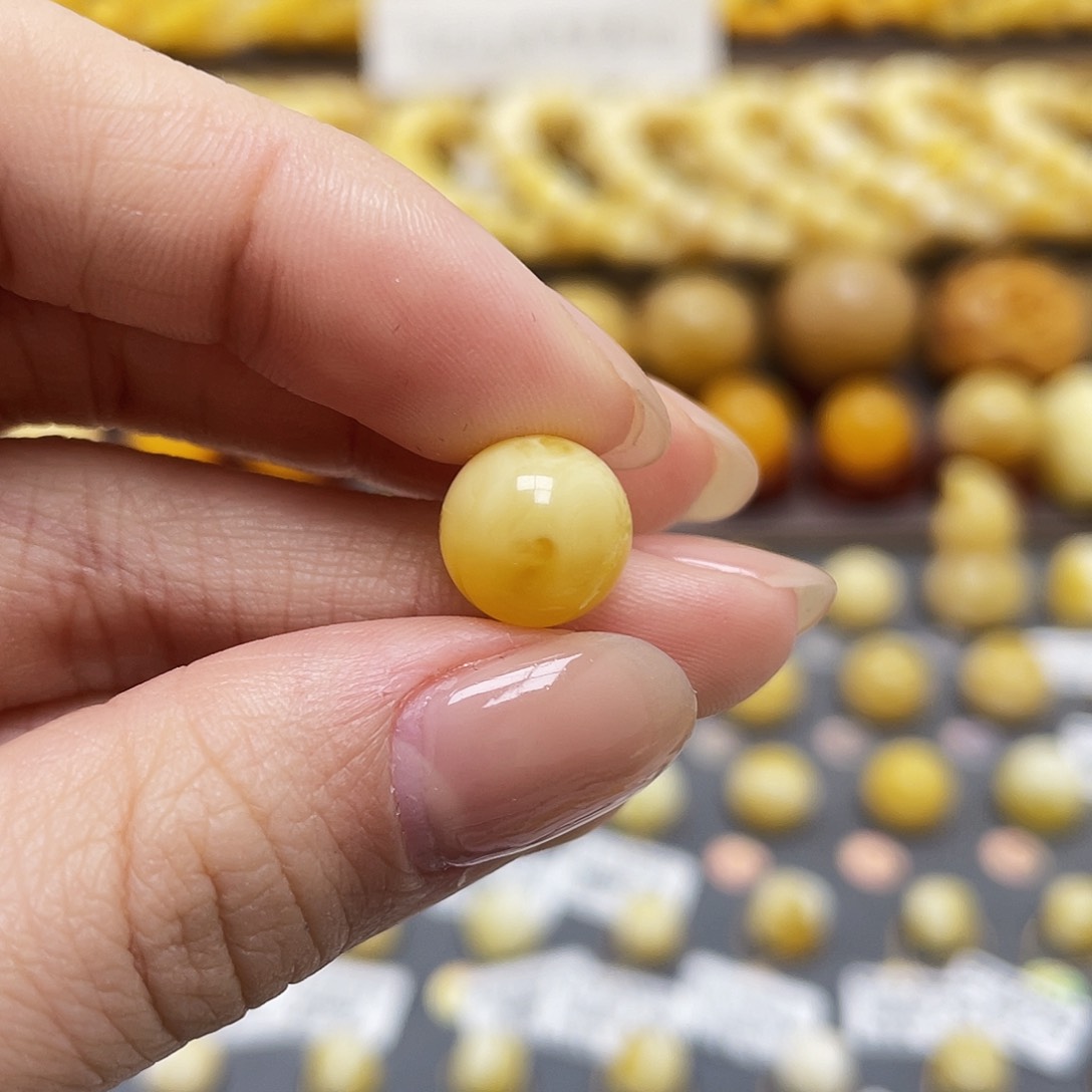 琥珀裸石未镶嵌蜜蜡圆珠10.4mm微瑕