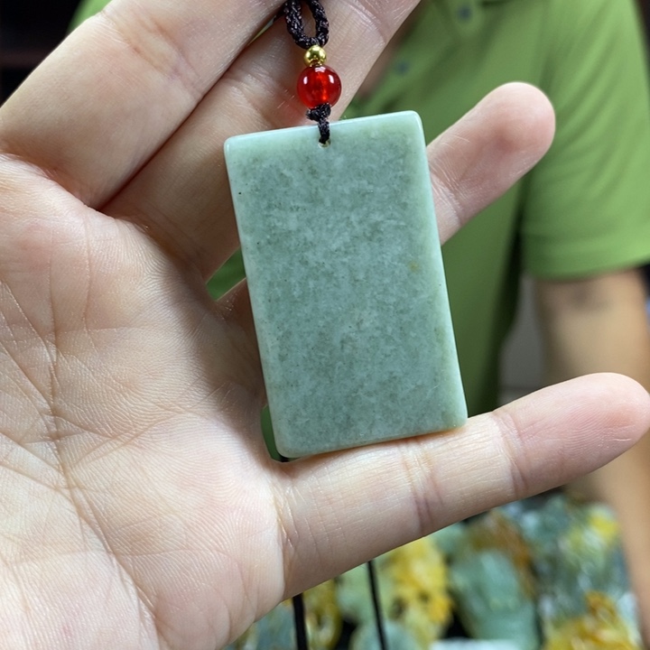 未镶嵌蛇纹石玉颈饰