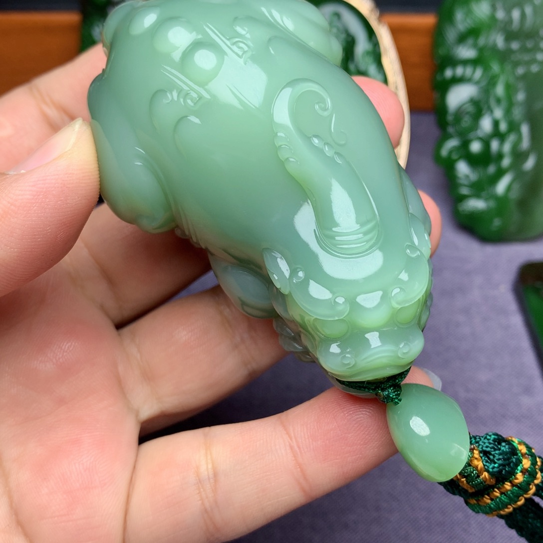 和田玉颈饰未镶嵌兜***?