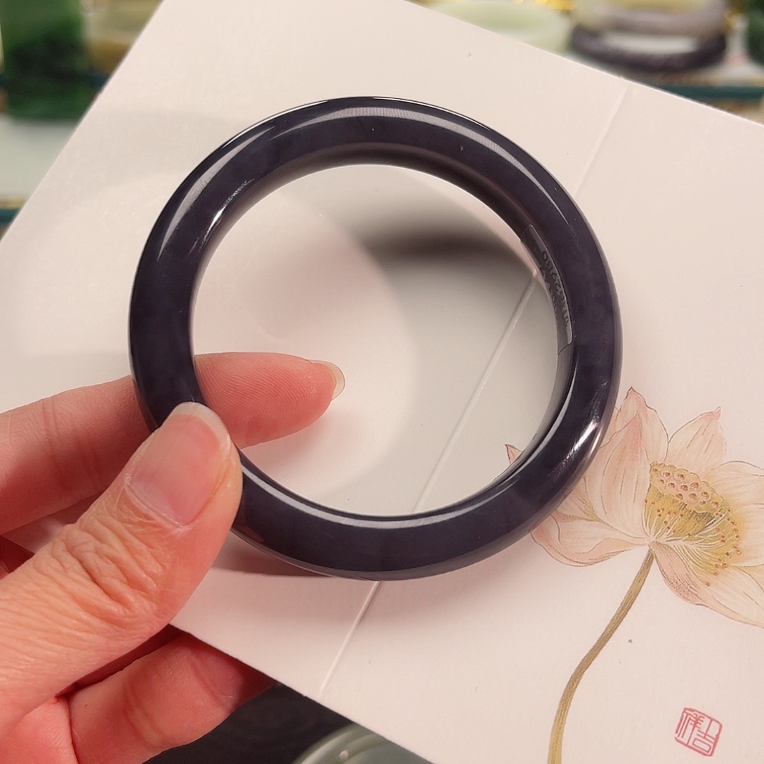 和田玉手镯未镶嵌浓紫色56