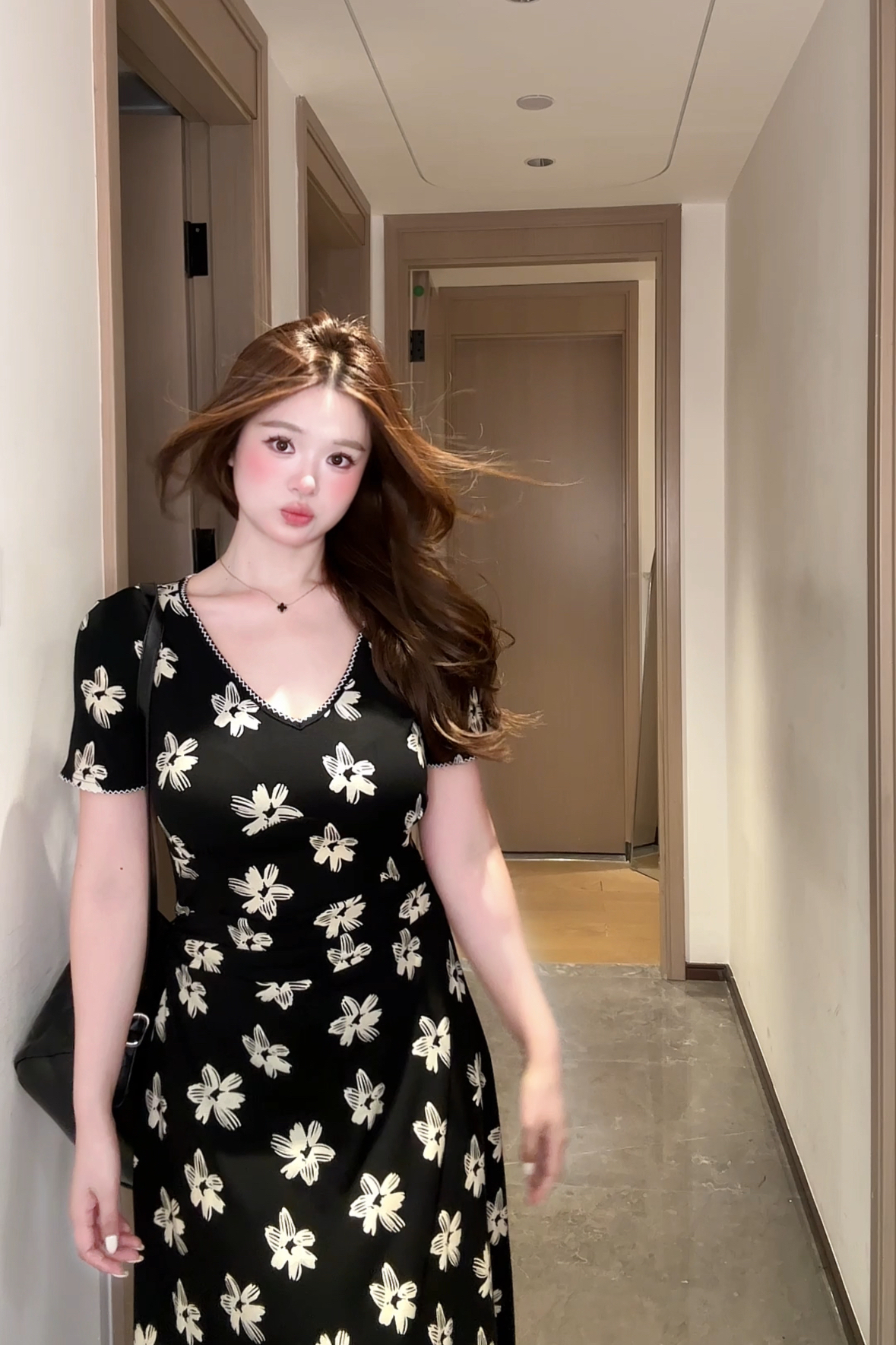 【清清】定制碎花夏季显瘦法式设计款简约大花印花气质收腰连衣裙