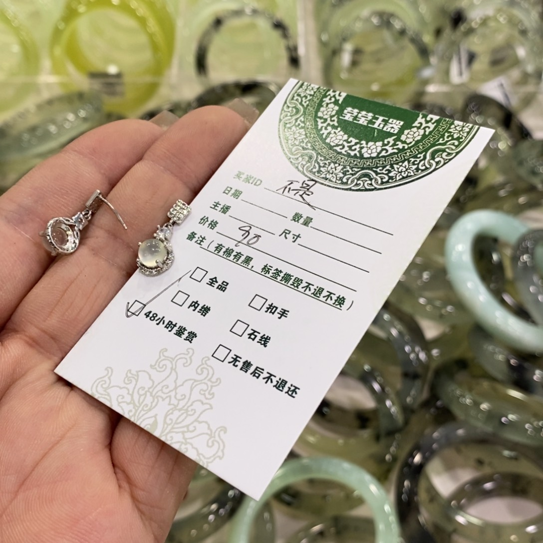 不***妹蛇纹石玉未镶嵌手镯