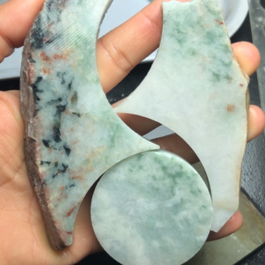 翡翠未镶嵌颈饰裸石