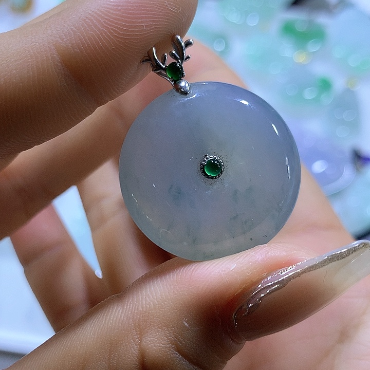 翡翠颈饰18K金镶嵌天然翡翠A货吊坠