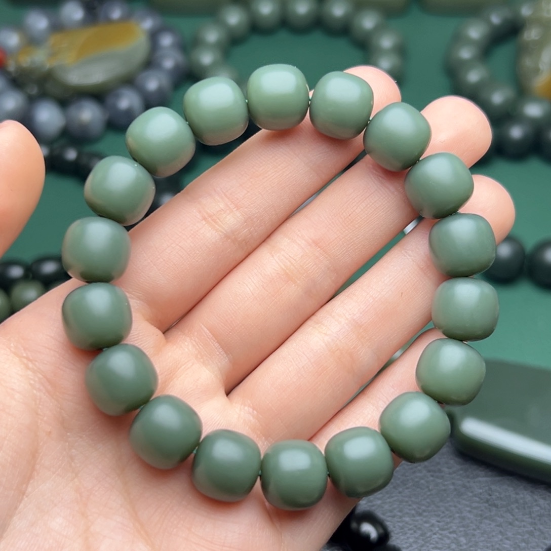 和田玉手链未镶嵌当***在